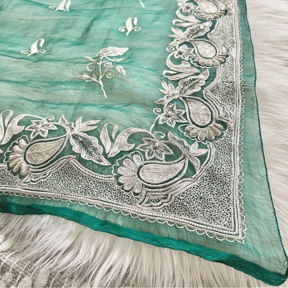 Vintage emerald green Indian scarf - Picture 3 of 3